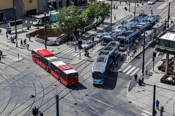 Ov-prioritering in Oslo: Een digitale reis van aanbesteding tot implementatie